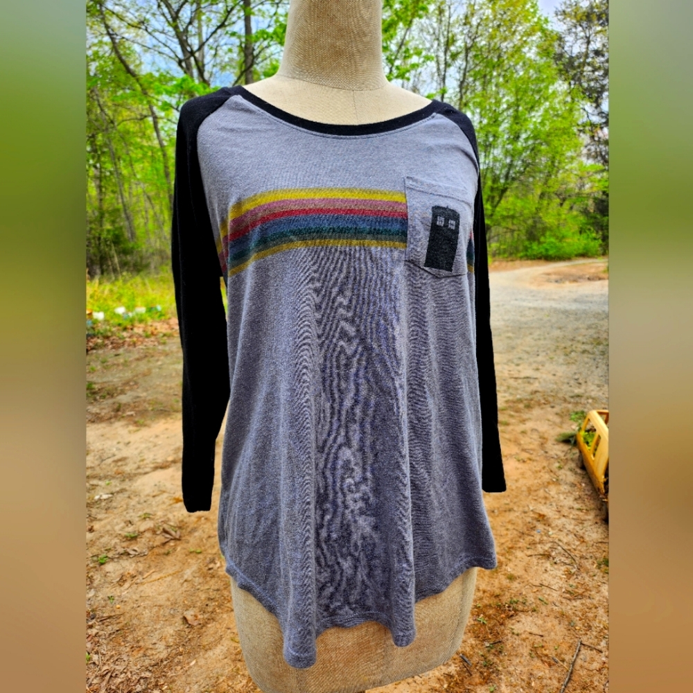 Whovian Doctor Who her universe long sleeve shirt with pocket, grey